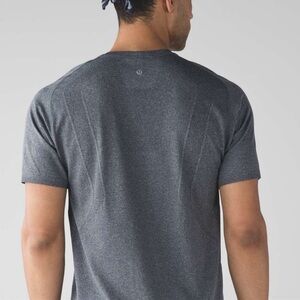Lululemon men’s Metal Vent Tech Short Sleeve Sz M In Heathered Black grey medium